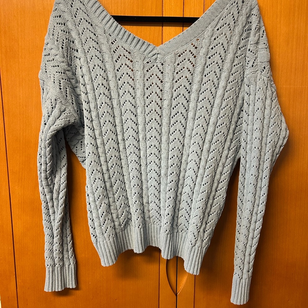 Jessica Simpson Light Gray V-Neck Sweater